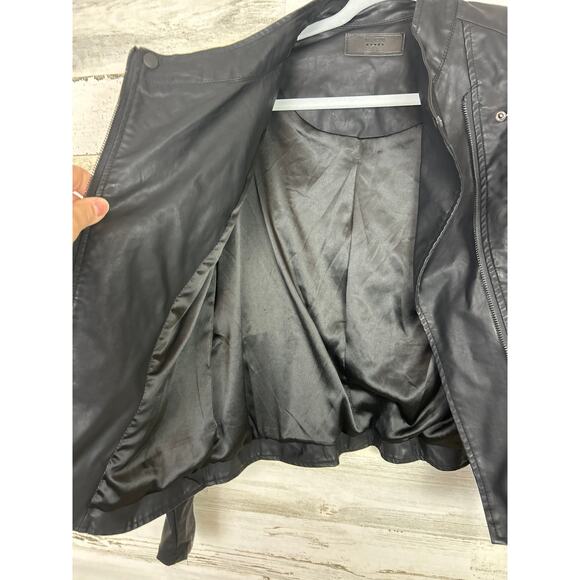 Blank NYC womens small black faux leather biker jacket moto boho long sleeve zip - Picture 4 of 9